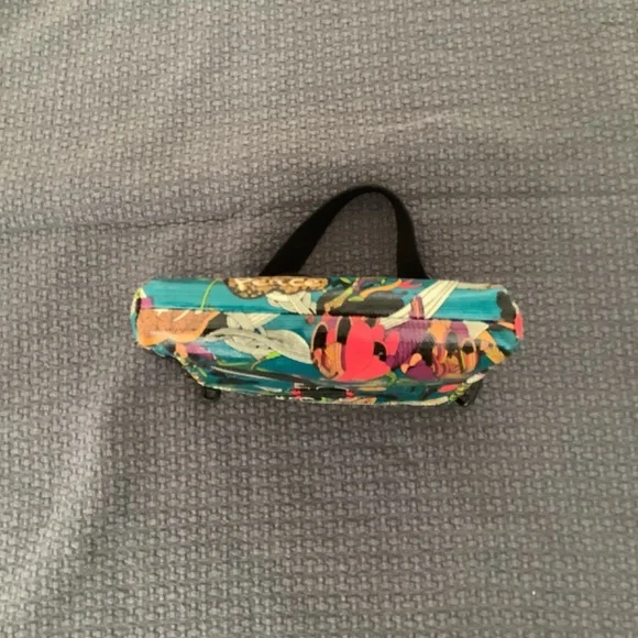 SAKROOTS Crossbody Purse - Picture 4 of 7